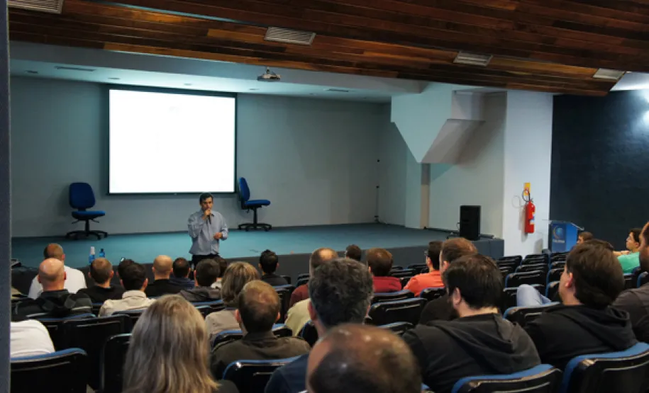 Catálogo de APIs da Celepar é apresentado aos empregados