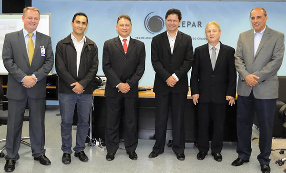 Governo de Minas Gerais conhece experiência paranaense de modernização em gestão pública Elcio Marcowcz, Crisley Almeida, Nelson Garcia, Marconi Eugenio, Jacson Leite e Sérgio Gazzola