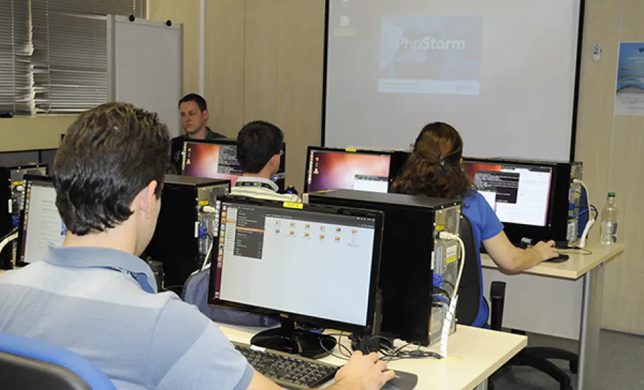 Workshop é realizado para treinamento de uso do novo Framework Light PHP