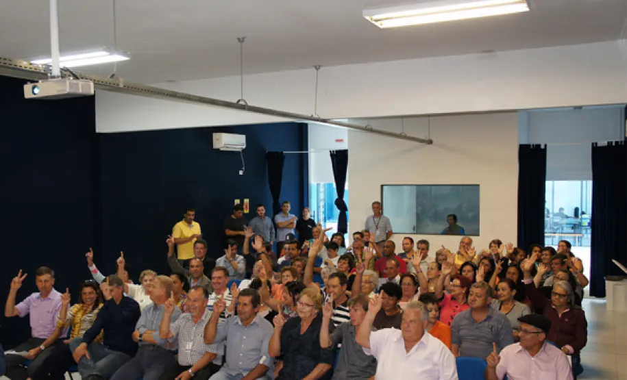 oesia, emoção e risadas na entrega de certificados em Pinhais