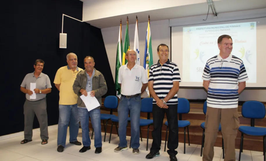 oesia, emoção e risadas na entrega de certificados em Pinhais