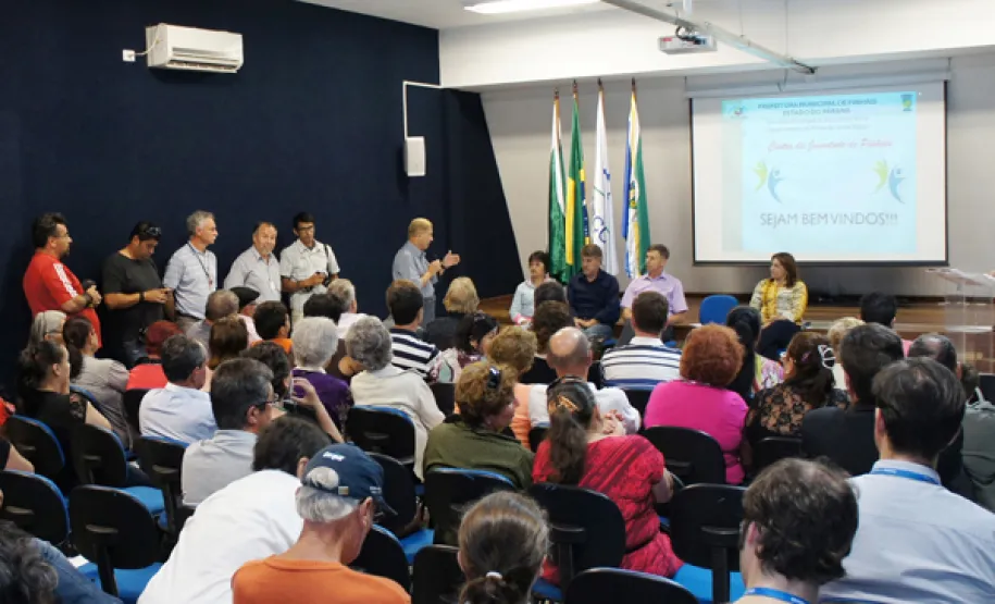 oesia, emoção e risadas na entrega de certificados em Pinhais