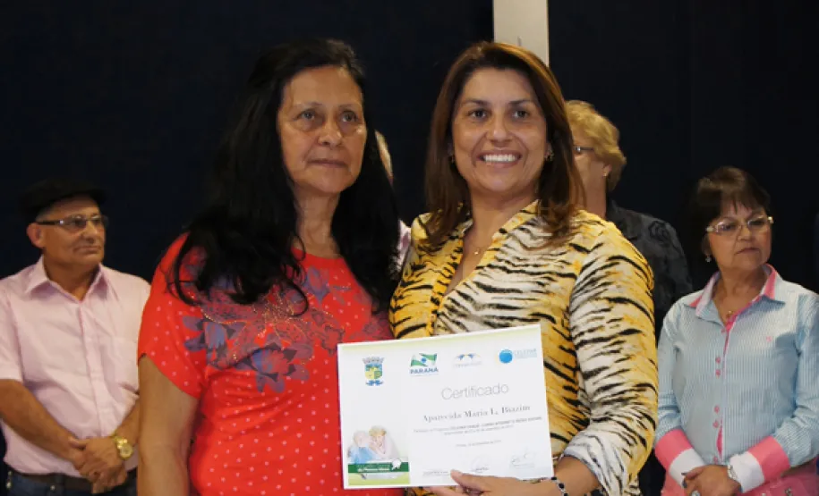 oesia, emoção e risadas na entrega de certificados em Pinhais