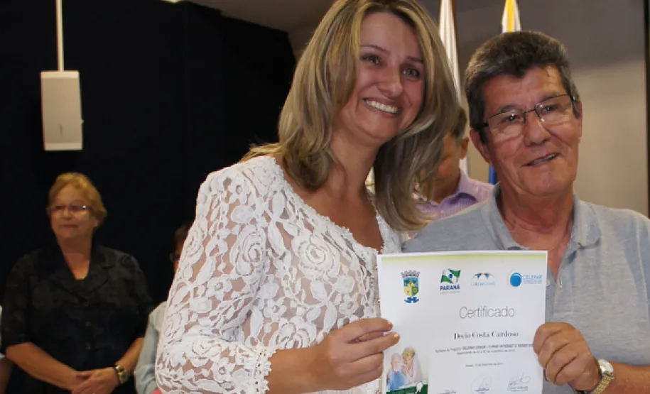 oesia, emoção e risadas na entrega de certificados em Pinhais