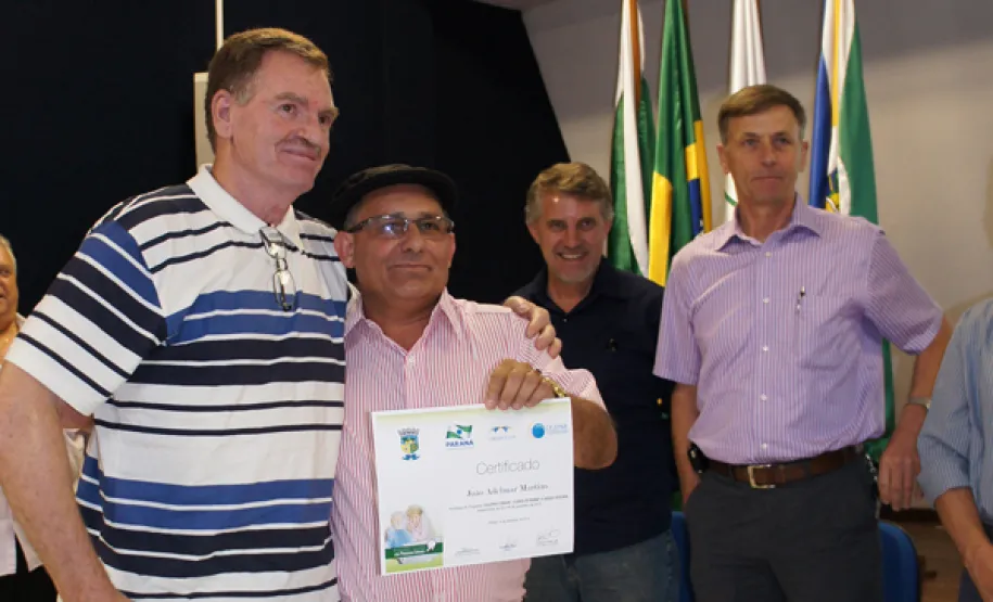 oesia, emoção e risadas na entrega de certificados em Pinhais