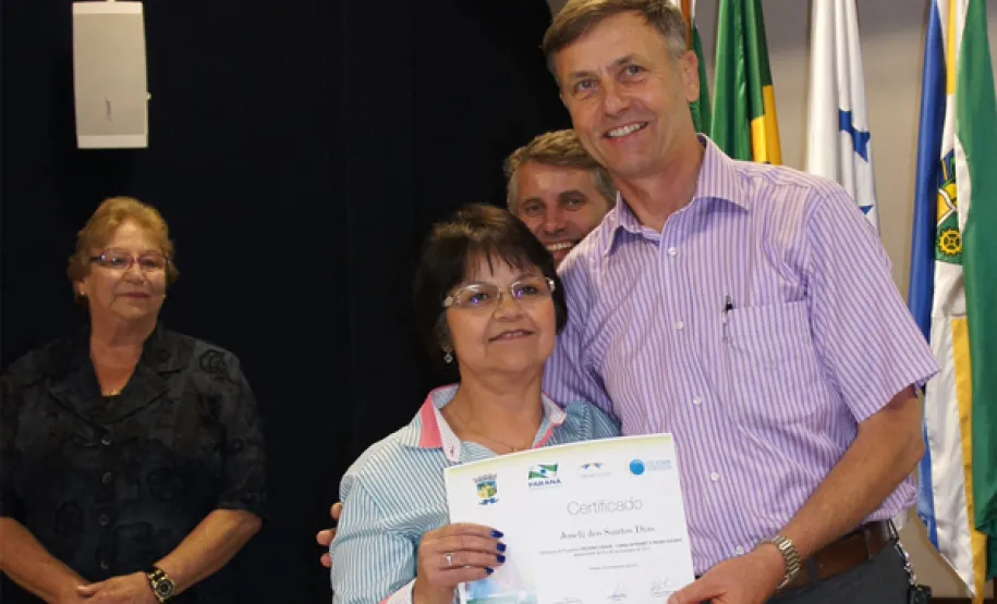 oesia, emoção e risadas na entrega de certificados em Pinhais
