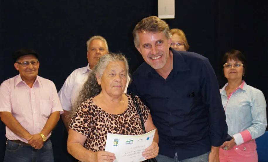 oesia, emoção e risadas na entrega de certificados em Pinhais