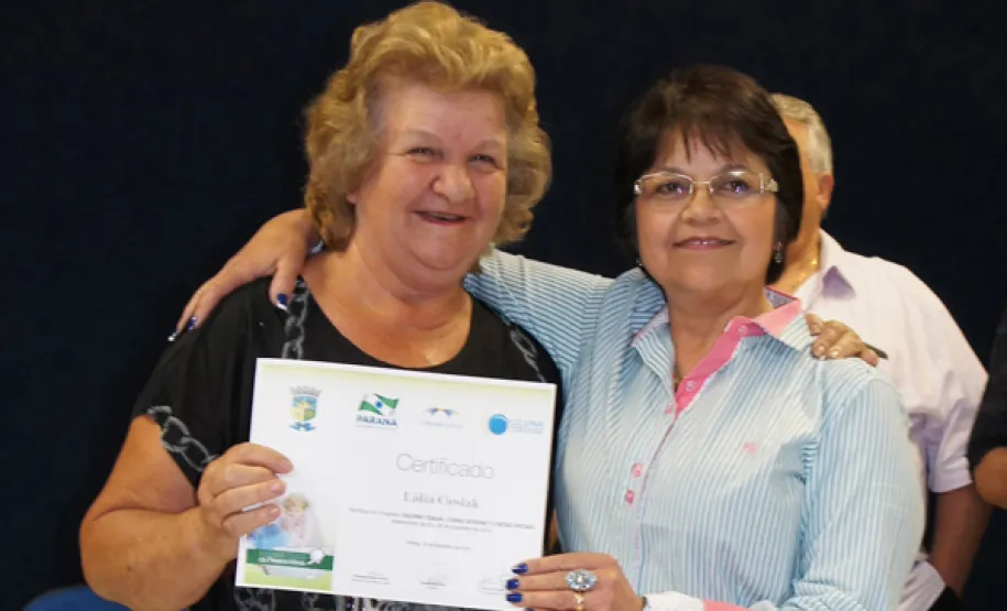 oesia, emoção e risadas na entrega de certificados em Pinhais