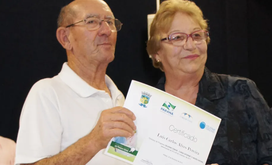 oesia, emoção e risadas na entrega de certificados em Pinhais