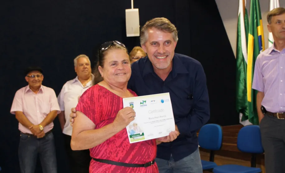 oesia, emoção e risadas na entrega de certificados em Pinhais