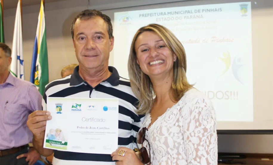 oesia, emoção e risadas na entrega de certificados em Pinhais