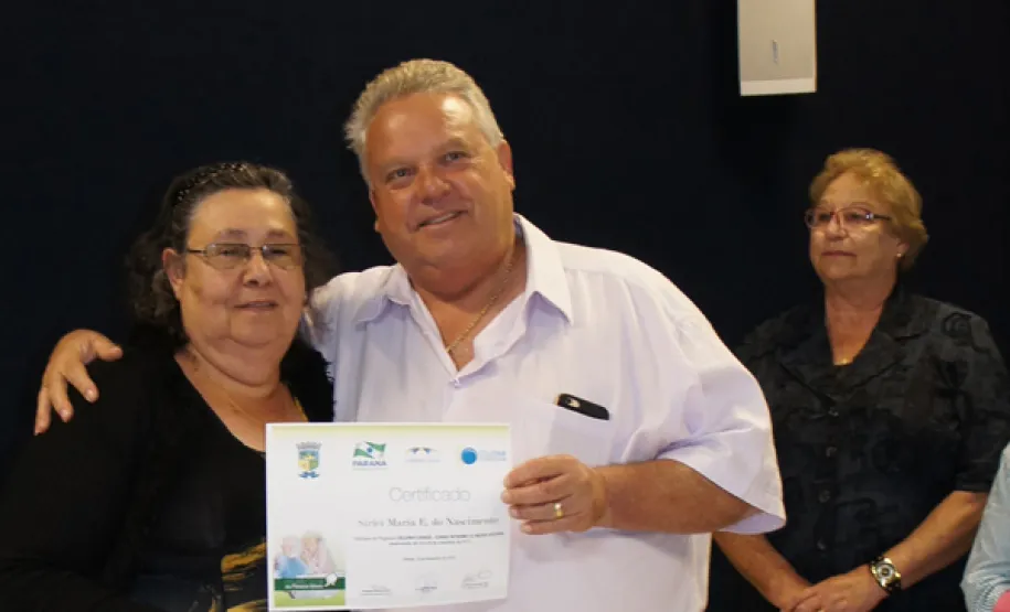 oesia, emoção e risadas na entrega de certificados em Pinhais