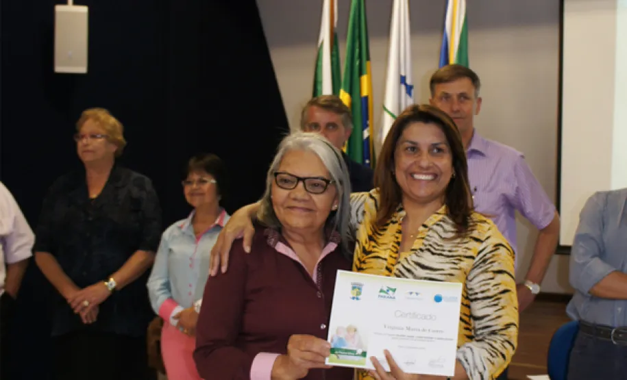 oesia, emoção e risadas na entrega de certificados em Pinhais