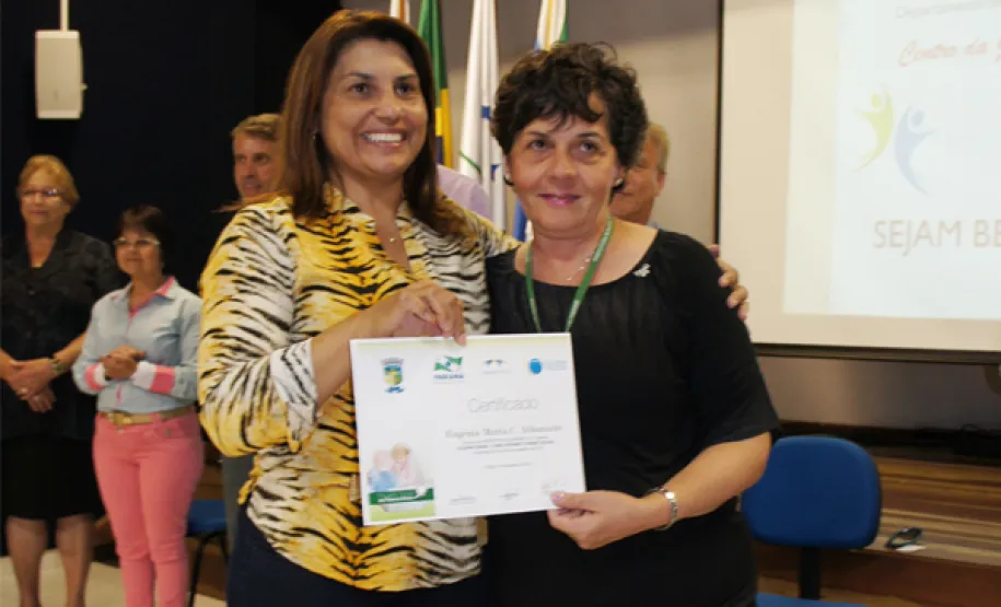 oesia, emoção e risadas na entrega de certificados em Pinhais