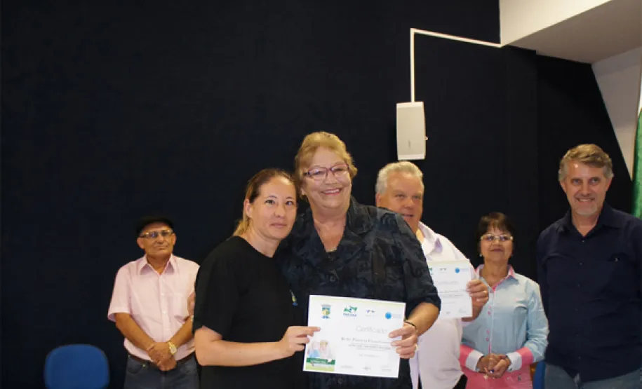 oesia, emoção e risadas na entrega de certificados em Pinhais