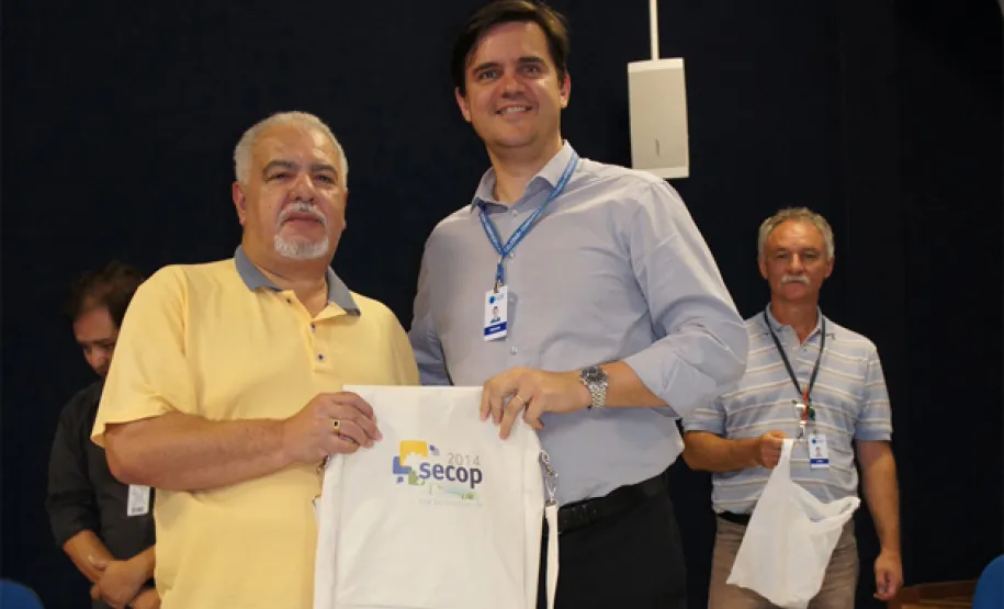 oesia, emoção e risadas na entrega de certificados em Pinhais
