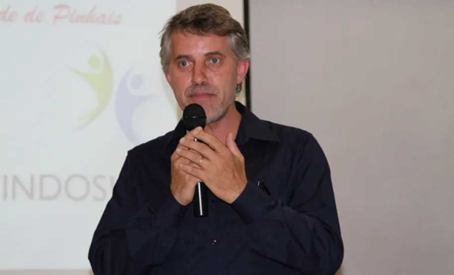 oesia, emoção e risadas na entrega de certificados em Pinhais