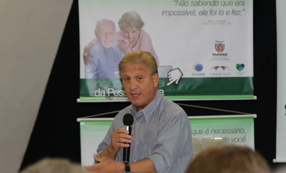 oesia, emoção e risadas na entrega de certificados em Pinhais