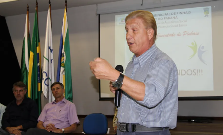 Poesia, emoção e risadas na entrega de certificados em Pinhais