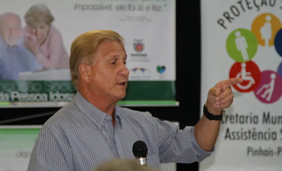 oesia, emoção e risadas na entrega de certificados em Pinhais