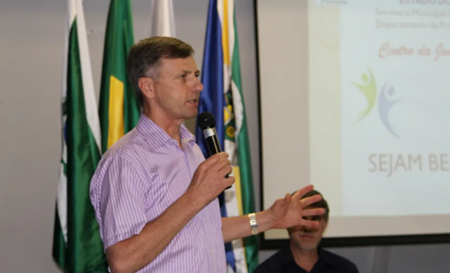 oesia, emoção e risadas na entrega de certificados em Pinhais