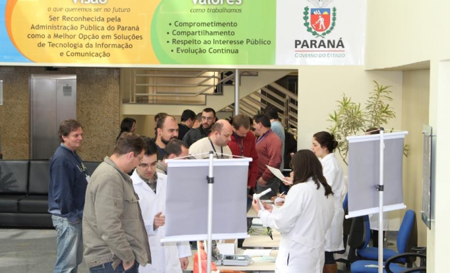 Empregados participaram da Blitz do Tabagismo no Espaço Santos Dumont, hall de entrada da companhia.