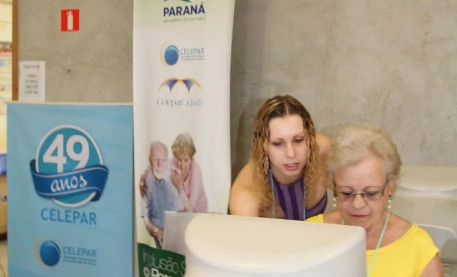 Celepar realiza mutirão para ensinar idosos navegarem pela internet e redes sociais Colégio Santo Agostinho