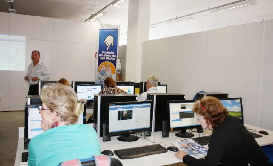 Programa Celepar Cidadã (Curso de inclusão de idosos na era digital), realizado nos dias 19 a 22 de novembro de 2012, manhã