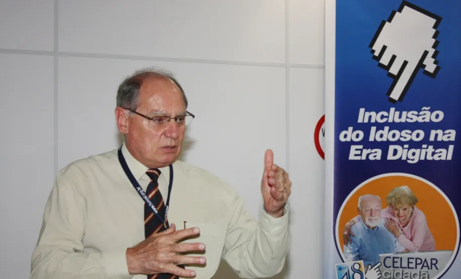 O Diretor Administrativo-Financeiro, Lucio Alberto Hansel no  Programa Celepar Cidadã (Curso de inclusão de idosos na era digital), realizado nos dias 19 a 22 de novembro de de 2012, manhã