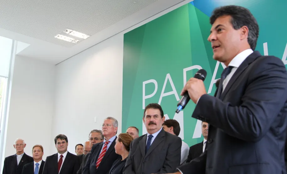 Richa dá posse para os secretários Stephanes, Silvestri e Ratinho Jr Richa dá posse para os secretários Stephanes, Silvestri e Ratinho Jr