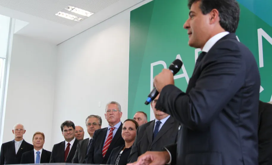 Richa dá posse para os secretários Stephanes, Silvestri e Ratinho Jr Richa dá posse para os secretários Stephanes, Silvestri e Ratinho Jr
