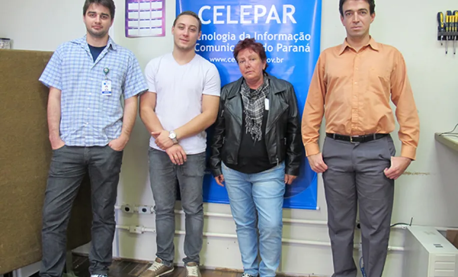 Centrais de suporte da Celepar trazem integração e agilidade no atendimento ao Governo do Estado Equipe SEAB: Renato Chrestenzen, Willyam Renato Fernandes, Roza Angelina Brotto e Eric Alexandre da Veiga.