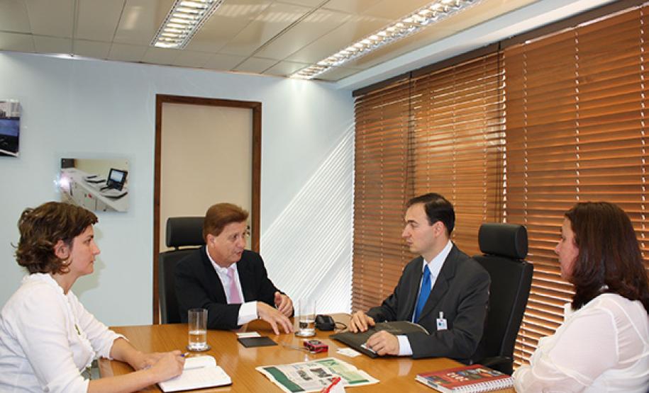 Reunião contou com as participações de Christianne Steil, gerente dos serviços de comunicação multimídia da Celepar e de Elaine Maria Vistuba Kawa, diretora de planejaemnto e gestão do MP