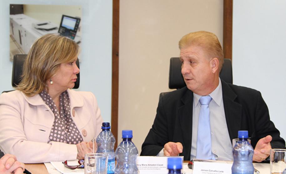 Reunião do Conselho de Administração da Celepar: secretária para Assuntos Estratégicos, Clecy Amadori e o presidente Jacson Carvalho Leite
