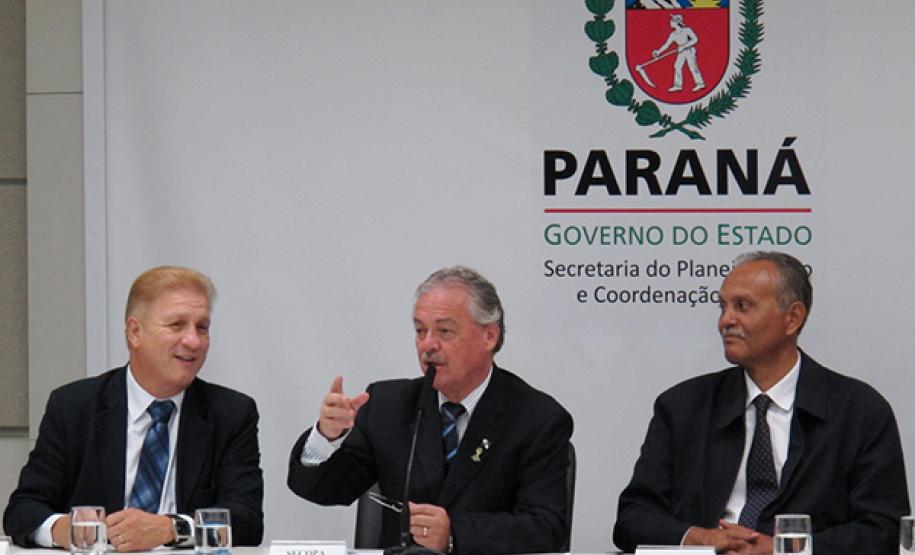 Presidente da Celepar, Jacson Carvalho Leite; secretário da Copa, Mário Celso Cunha e o assessor da Celepar, Adão Antônio Pedroso
