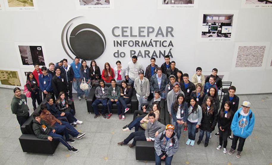 Celepar recebe visita de alunos de Guarapuava Celepar recebe visita de alunos de Guarapuava