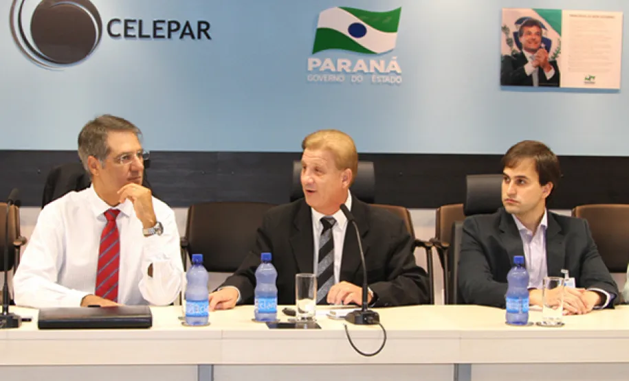 José Richa Filho, Jacson Carvalho Leite e o presidente da Ferroeste, João Vicente Bresolin, presidetne da Ferroeste, durante reunião no Centro Integrado de Informações Estratégicas (CIIE) da Celepar