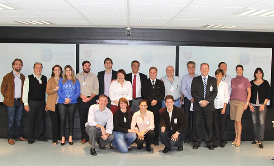 Equipes da Celepar e da SEIL que participaram da reunião de trabalho no CIIE