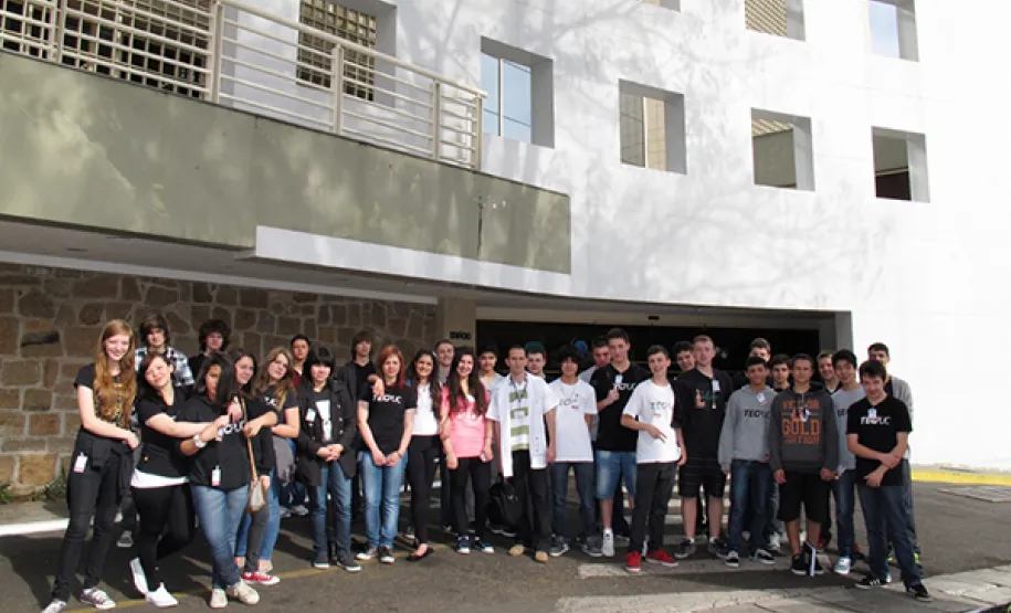 Estudantes da TECPUC visitam a Celepar