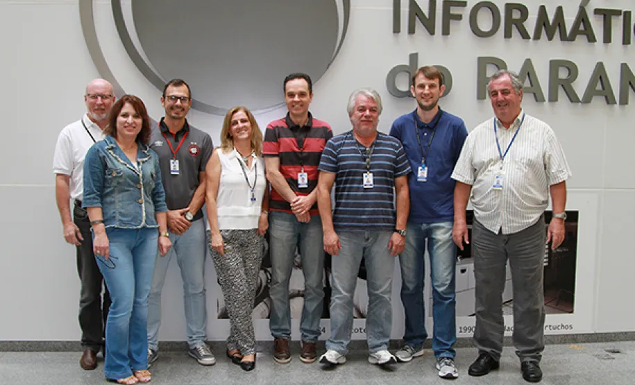 Equipe da Celepar conclui com êxito a operação 2015 de retorno de horário de verão Carlos Alberto Sowek, Maria Jocely Gaio Machado, Emil Cladson Morais, Irenice Mattos de Lima, Marcelo Fermann Guimarães, Antonio Gerson Kulik, Reginaldo José Rendaki e Milton Taborda Ribas