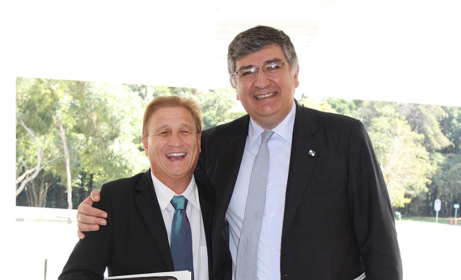 Governador Beto Richa na reunião com todo o secretariado estadual O presidente da Celepar, Jacson Carvalho Leite e o secretário do Escritório de Representação do Paraná em Brasília, Amauri Escudero Martins