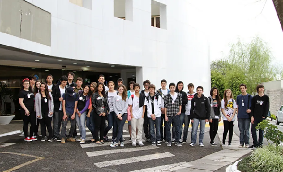 Estudantes da TECPUC visitam a Celepar