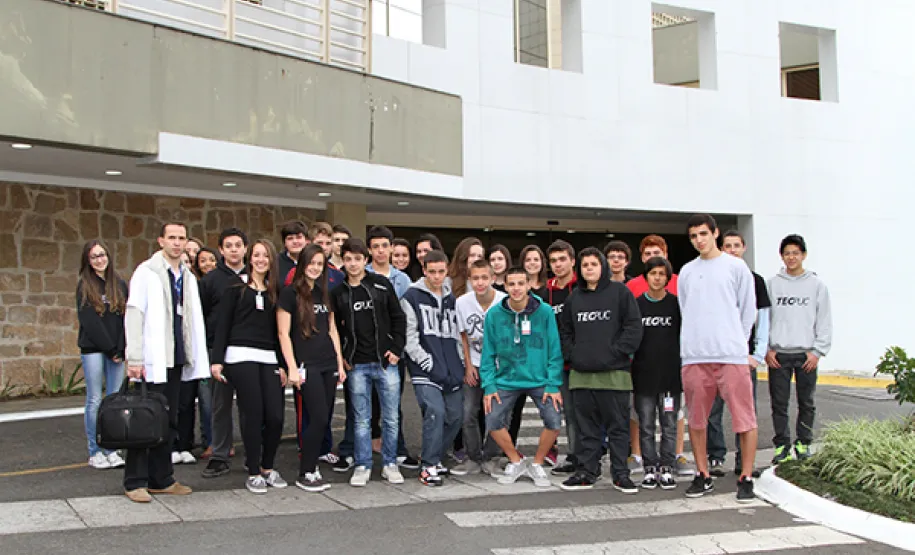 Estudantes da TECPUC visitam a Celepar