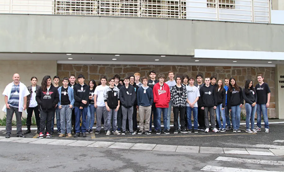 Estudantes da TECPUC visitam a Celepar