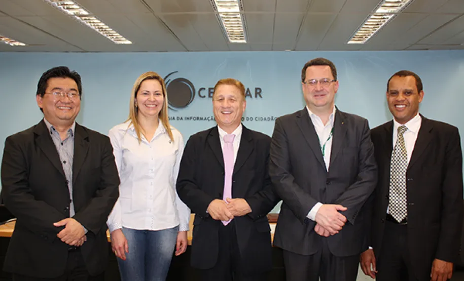 Reunião Assespro Sergio Yamada e Daniella Wodonis, da Assespro e Jacson Carvalho Leite, Mauro Sorgenfrei e Luiz Carlos Nunes, da Celepar