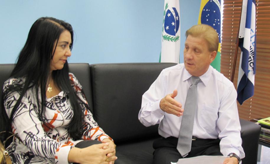 Deputada Mara Lima conhece a política de TIC do Governo do Paraná
