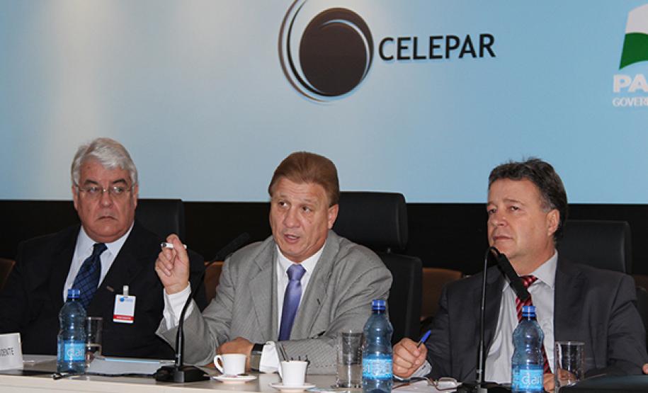 Airton Hack, vice-presidente da ACP; Jacson Carvalho Leite, presidente da Celepar e Newton Tadeu Rocha, diretor do IIPR