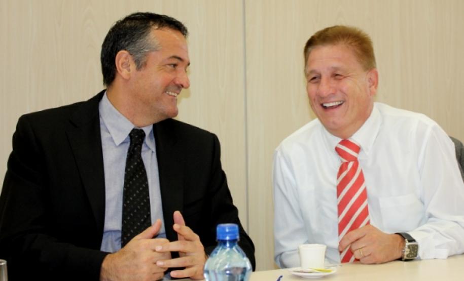 Ouvidoria Geral e Celepar apresentam solução de inteligência para gestão pública Secretário Cid Vasquez e o presidente Jacson CarvalhoLeite avaliam solução de BI para ouvidorias, durante reunião na Celepar