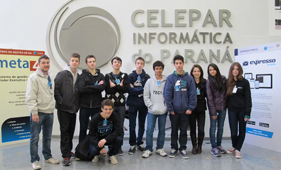 Celepar recebe visita de alunos da TECPUC