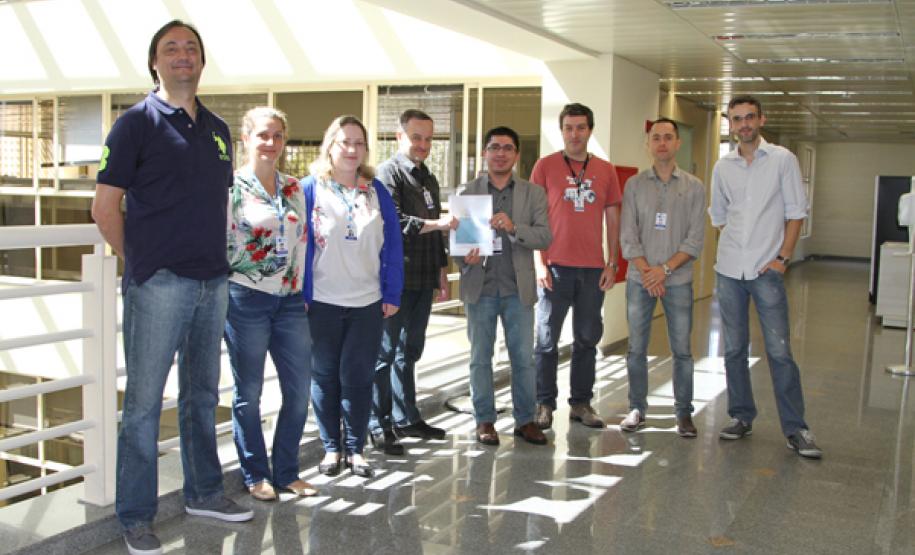 Celepar e Fomento Paraná reestruturam padrão visual do portal de serviços FomentoNet Marco Cordeiro, Christianne Steil, Luciana Loli, Eduardo Iwersen, Luciano Oliveira, Roberval Christino , Jônathas Moura e Robson Pereira